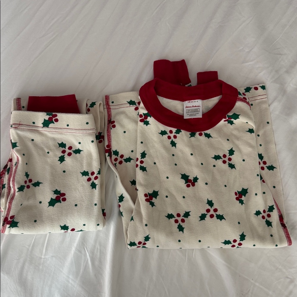 Hanna Anderson mistletoe pajamas